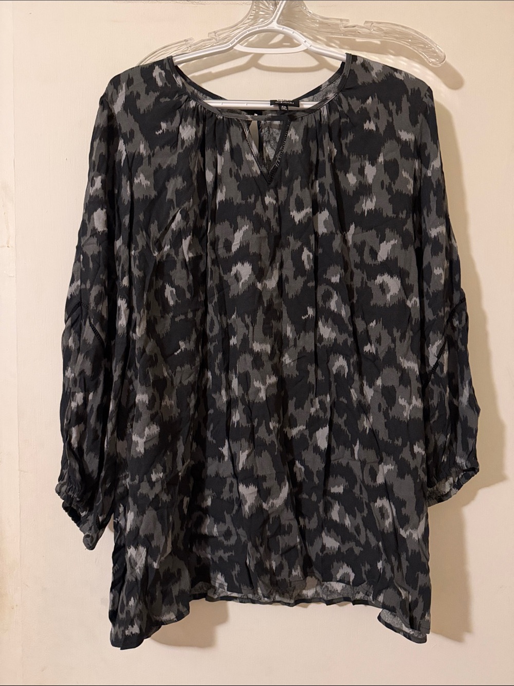 bobeau Black & Gray Printed Peasant Tunic Top